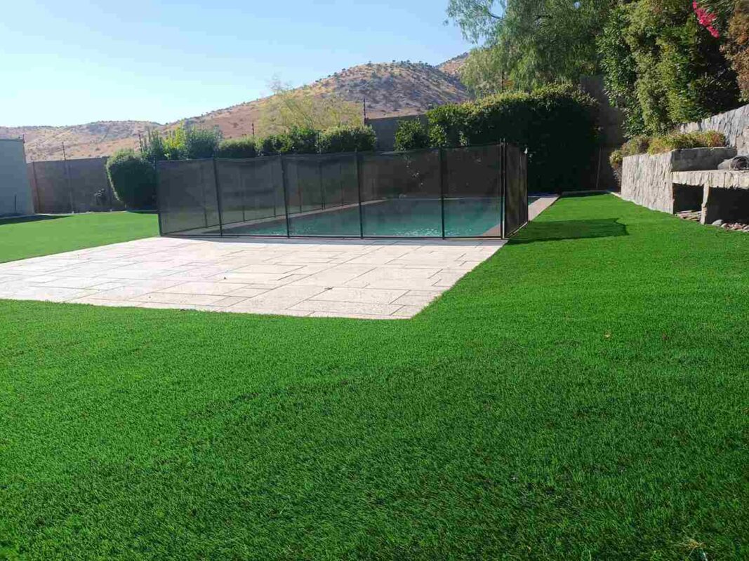 patio con pasto sintético