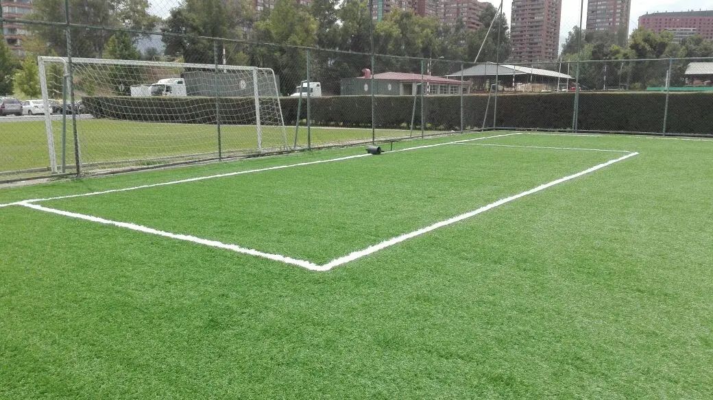 mantencion cancha de pasto sintetico