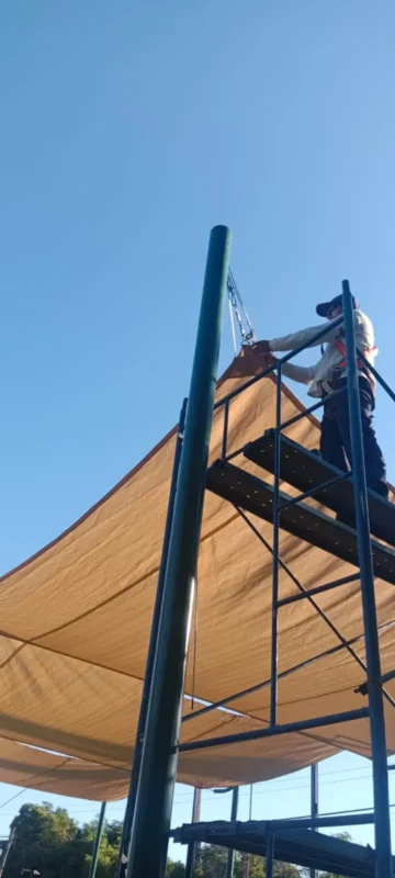 Sombreadero tipo vela elegante y resistente para patio exterior